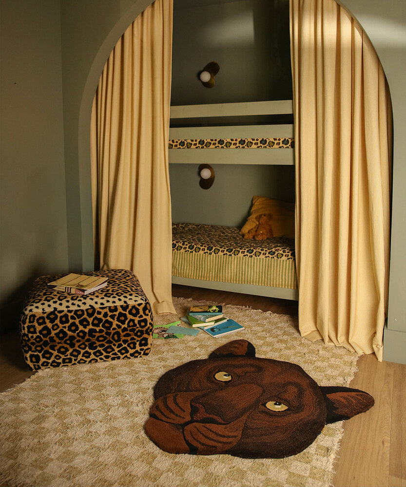 Doing Goods Nio svart panterhuvudmatta L