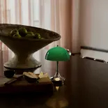 Louis Poulsen Lampe de table portable Panthella 160 vert opale original Louis Poulsen Lampe de table portable Panthella 160 vert opale original