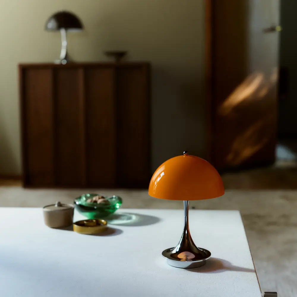 Louis Poulsen Lampada da tavolo portatile Panthella 160 originale arancione opalino Louis Poulsen Lampada da tavolo portatile Panthella 160 originale arancione opalino