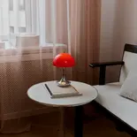 Louis Poulsen Lampada da tavolo portatile Panthella 160 originale rosso opalino Louis Poulsen Lampada da tavolo portatile Panthella 160 originale rosso opalino