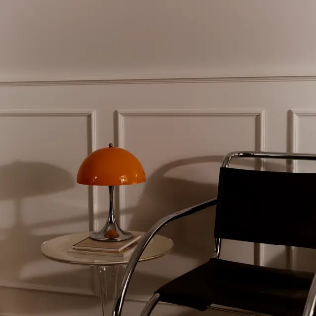 Louis Poulsen Lámpara de mesa portátil Panthella 250 original naranja ópalo Louis Poulsen Lámpara de mesa portátil Panthella 250 original naranja ópalo