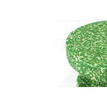 Normann Copenhagen Tavolino laterale verde con sgabello impilabile.