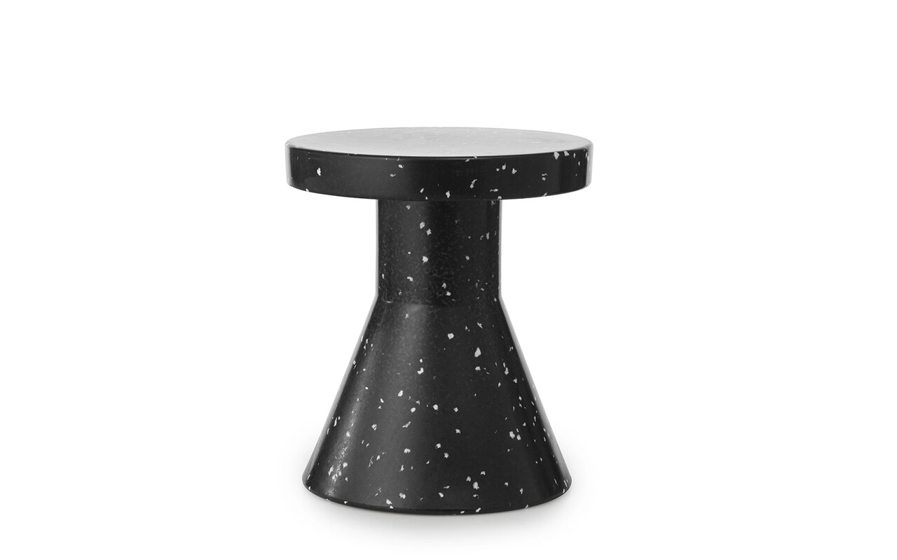 Normann Copenhagen Taburete cónico negro mesa auxiliar Normann Copenhagen Taburete cónico negro mesa auxiliar