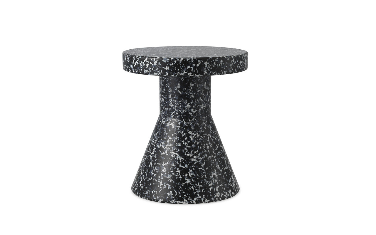 Normann Copenhagen Beistelltisch mit kegelförmigem Hocker, schwarz/weiß