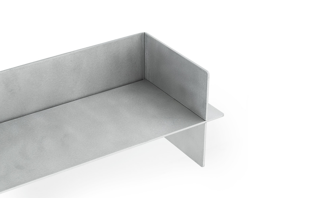 Normann Copenhagen Vägghylla i aluminium 80 cm