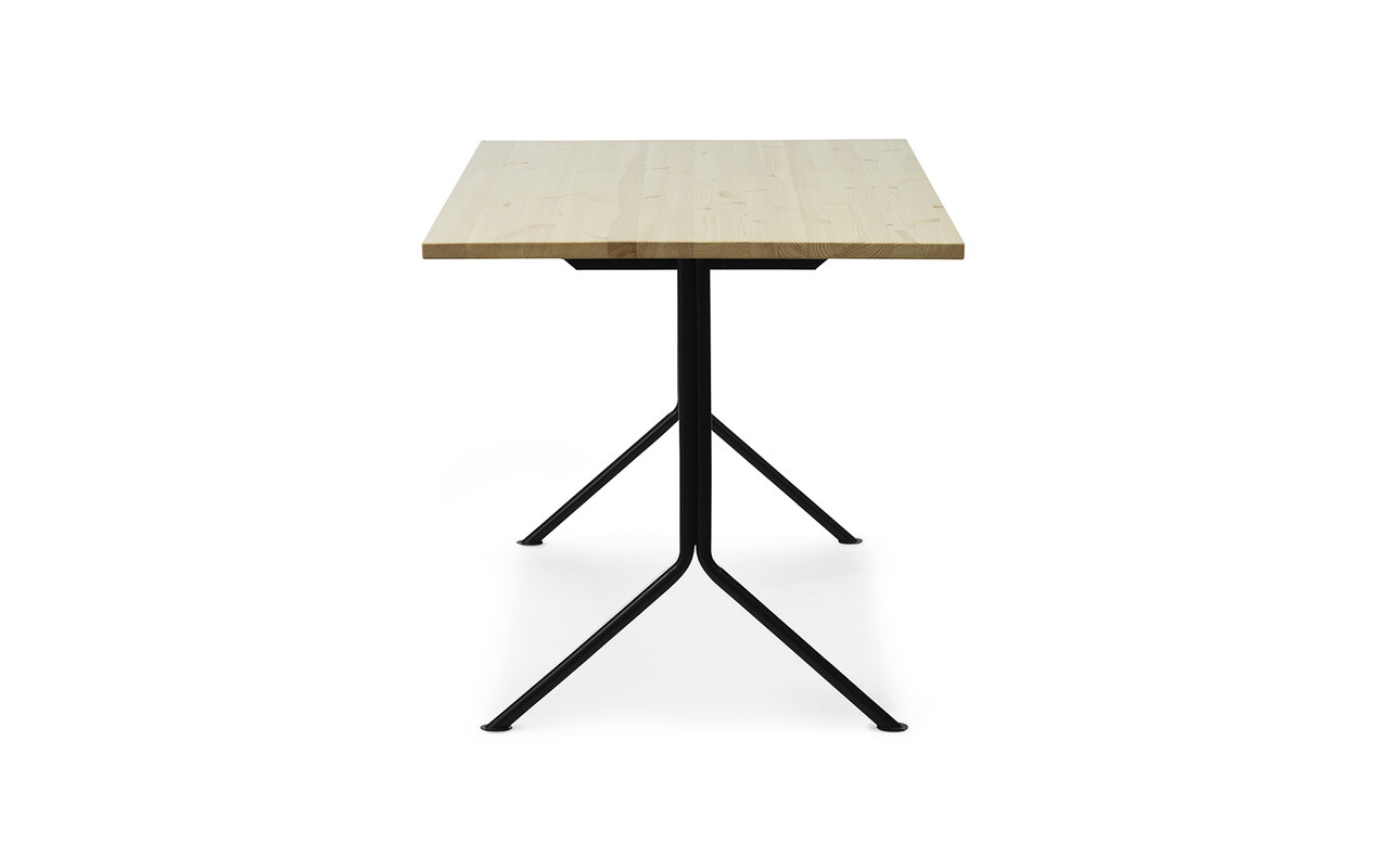 Normann Copenhagen Scrivania a forma di pollo in acciaio nero/pino