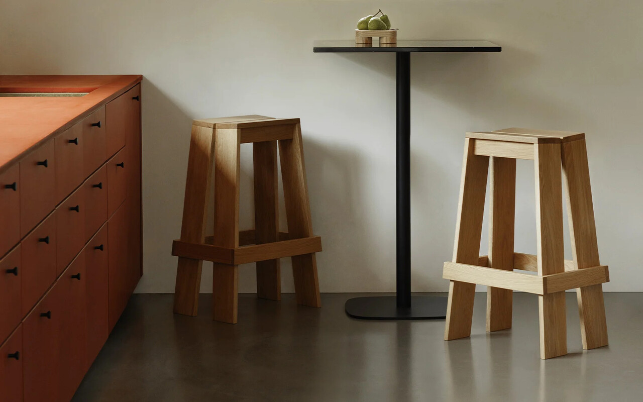 Normann Copenhagen Let barkruk 75cm oak Normann Copenhagen Let barkruk 75cm oak