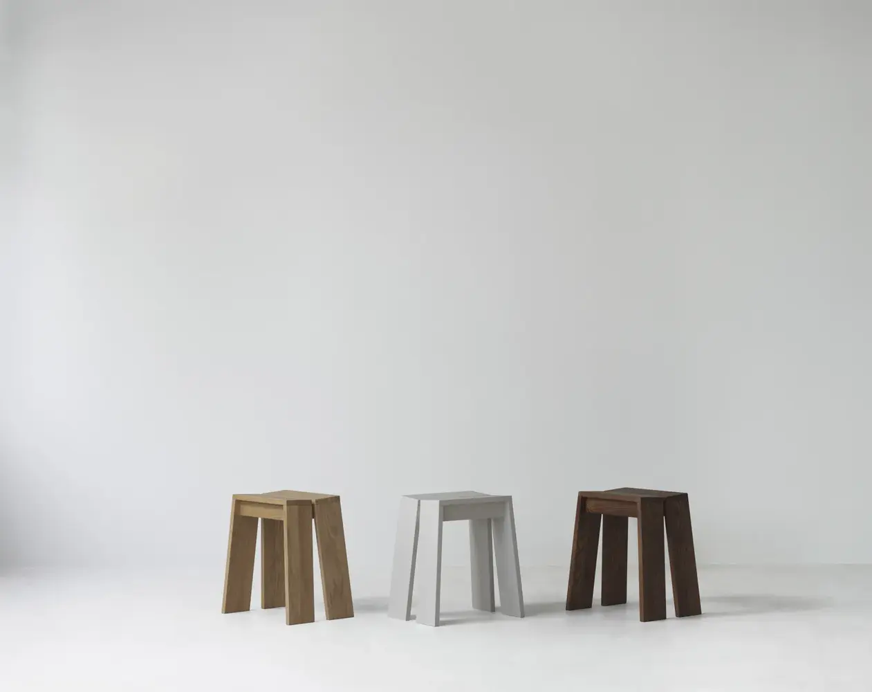 Normann Copenhagen Lasciare che lo sgabello macchi la cenere marrone Normann Copenhagen Lasciare che lo sgabello macchi la cenere marrone
