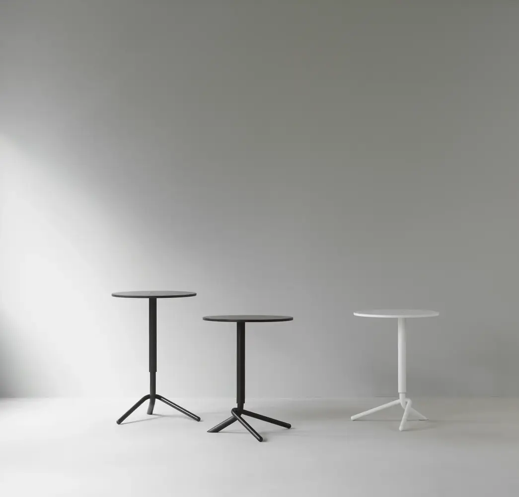 Normann Copenhagen Table d'appoint relevable noire Normann Copenhagen Table d'appoint relevable noire