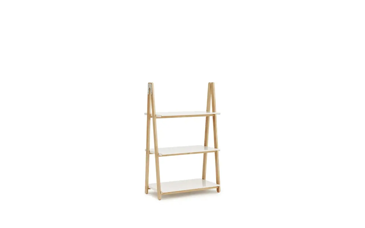 Normann Copenhagen Lavt hvitt skap med ett trinn opp Normann Copenhagen Lavt hvitt skap med ett trinn opp