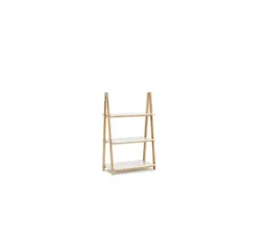 Normann Copenhagen Lavt hvitt skap med ett trinn opp Normann Copenhagen Lavt hvitt skap med ett trinn opp
