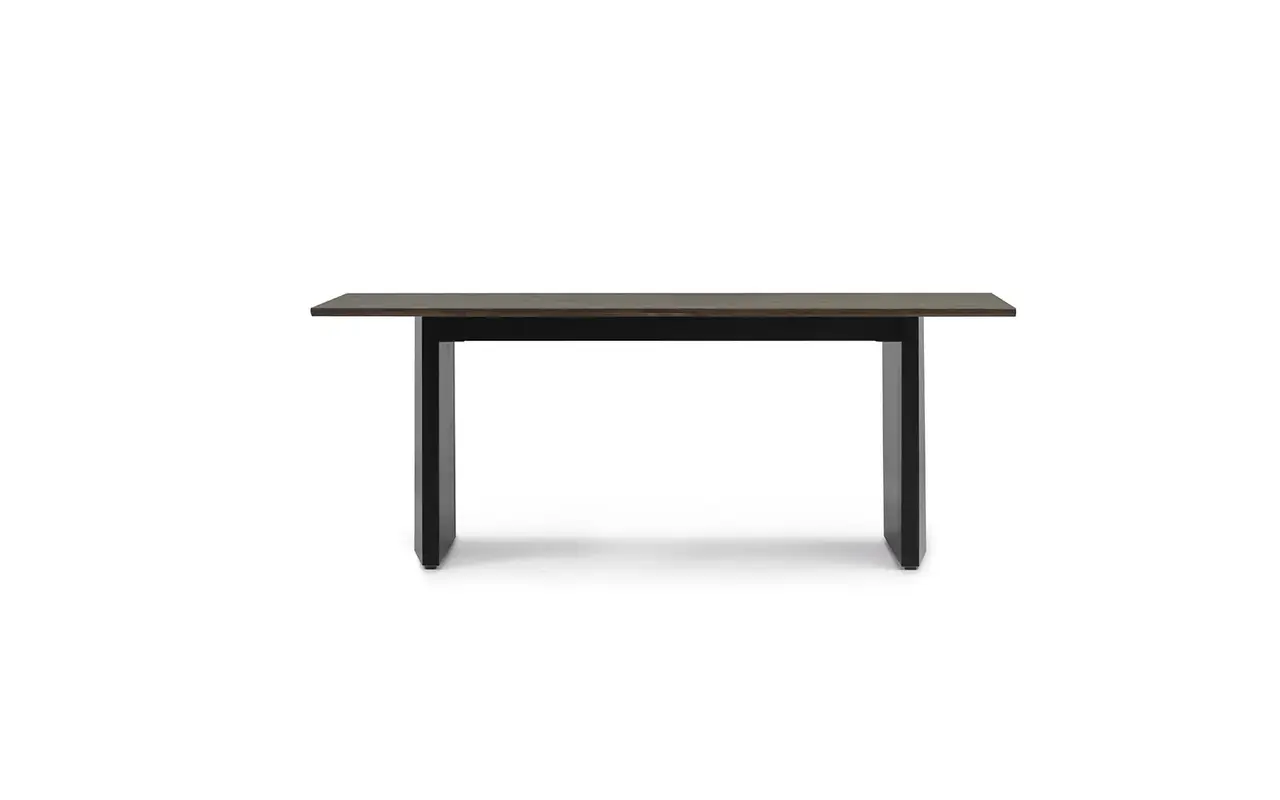 Normann Copenhagen Mesa de panel de 90x200cm, color negro/marrón oscuro. Normann Copenhagen Mesa de panel de 90x200cm, color negro/marrón oscuro.