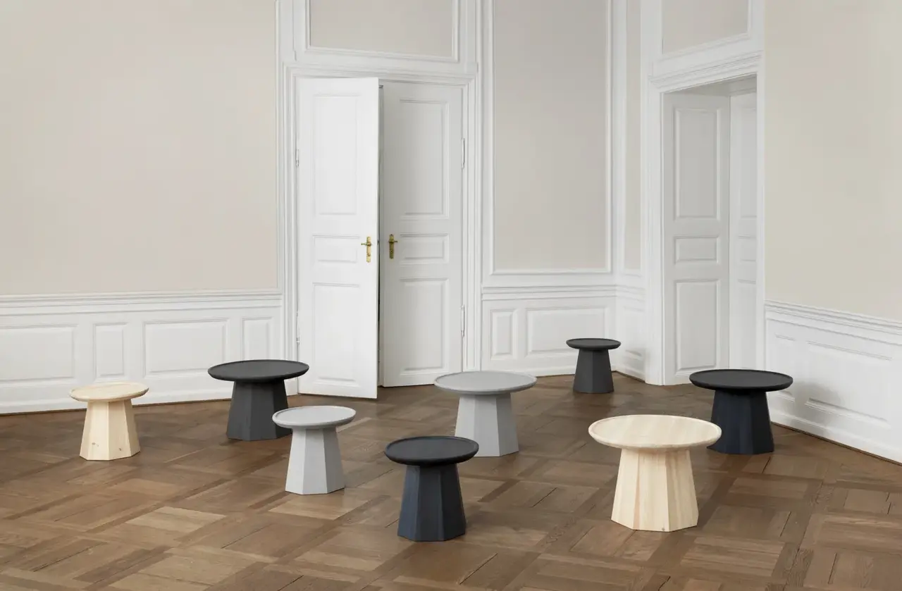 Normann Copenhagen Stort sidebord i fyrretræ Normann Copenhagen Stort sidebord i fyrretræ