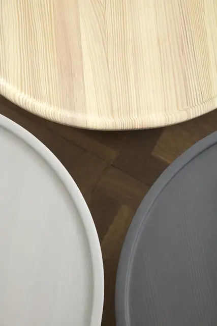 Normann Copenhagen grande table d'appoint en pin Normann Copenhagen grande table d'appoint en pin