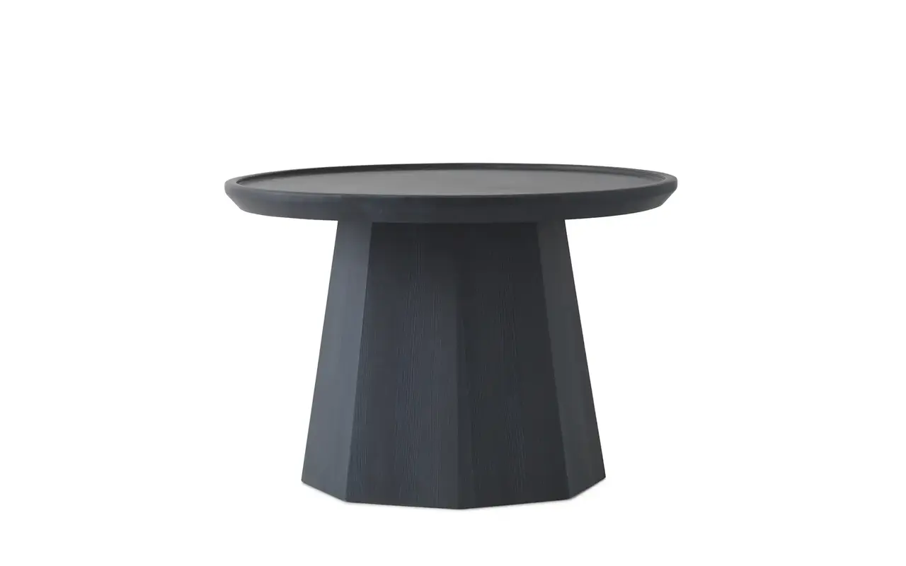 Normann Copenhagen grande table d'appoint en pin bleu foncé Normann Copenhagen grande table d'appoint en pin bleu foncé