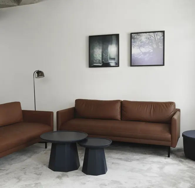 Normann Copenhagen Stort sidebord i furu, mørk blå Normann Copenhagen Stort sidebord i furu, mørk blå