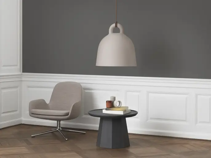 Normann Copenhagen Tavolino laterale grande in pino grigio scuro Normann Copenhagen Tavolino laterale grande in pino grigio scuro