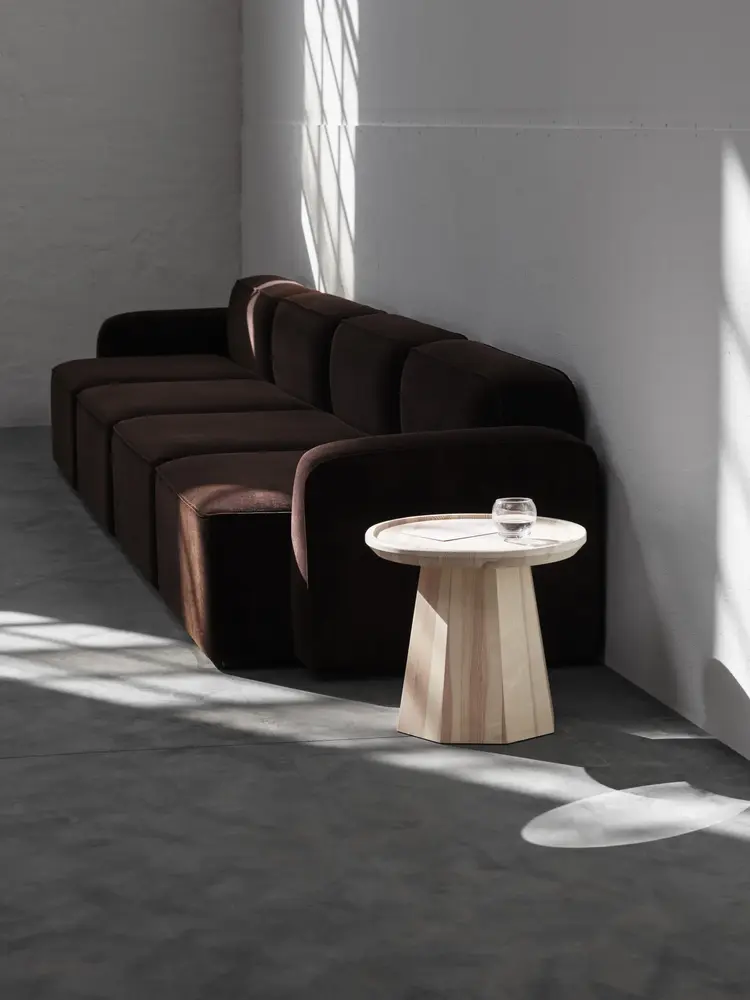 Normann Copenhagen Litet sidobord i furu
