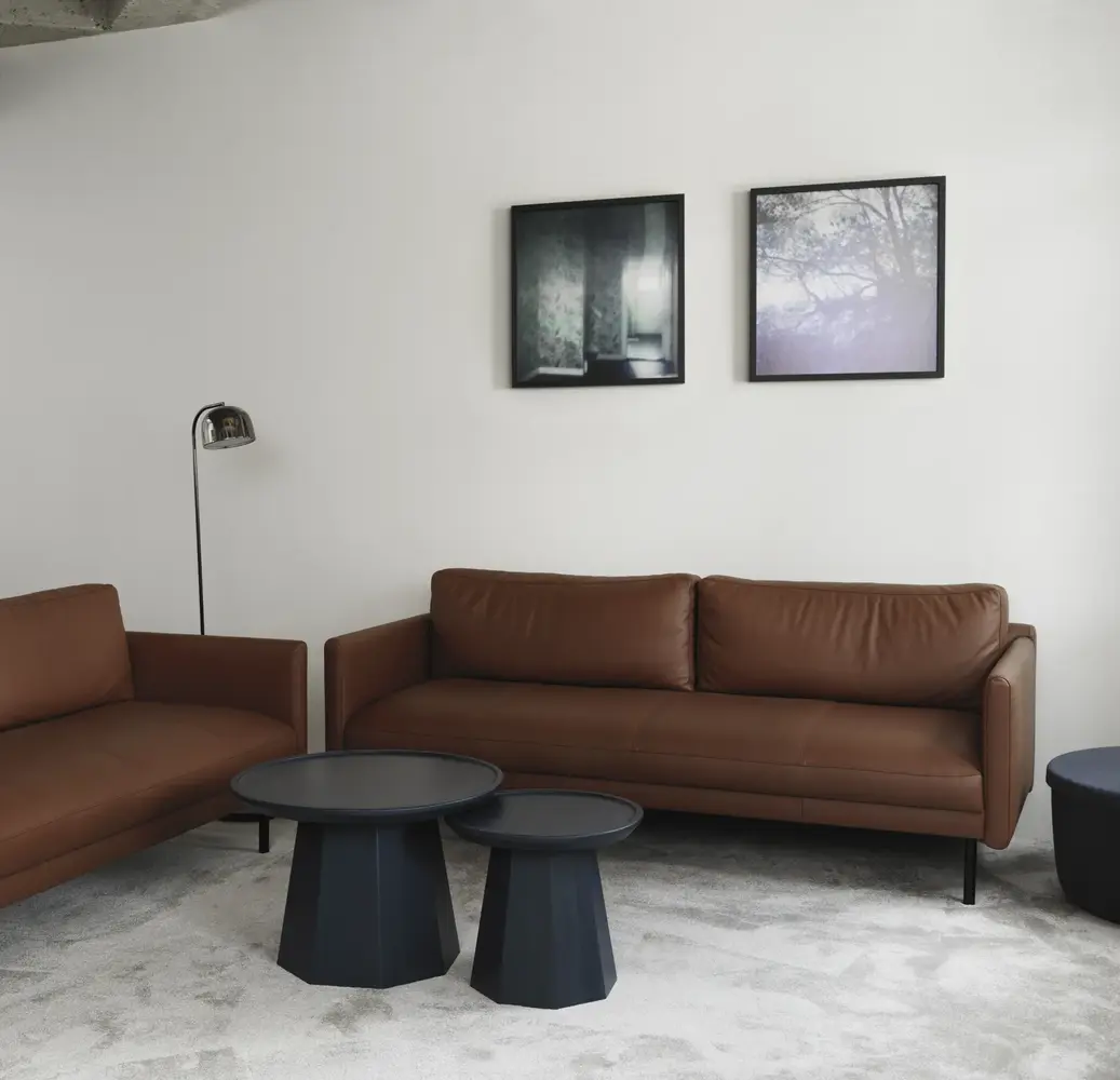 Normann Copenhagen Lille sidebord i fyrretræ, mørkeblå Normann Copenhagen Lille sidebord i fyrretræ, mørkeblå