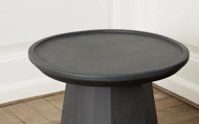Normann Copenhagen Lite sidebord i furu, mørkegrå Normann Copenhagen Lite sidebord i furu, mørkegrå