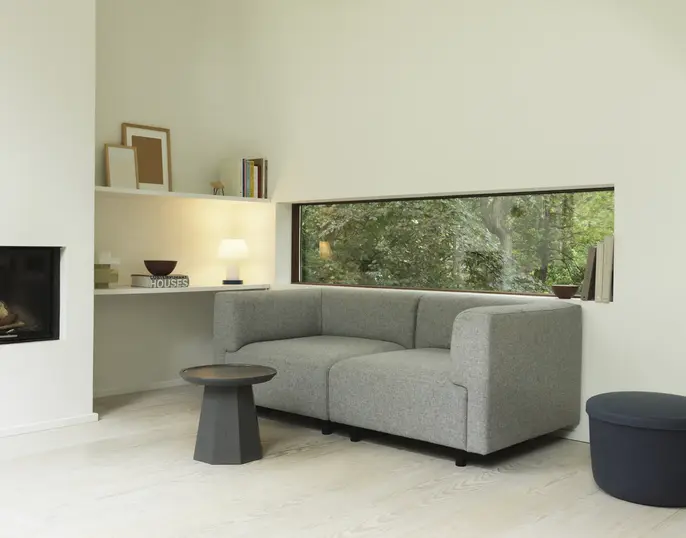 Normann Copenhagen Kleiner Beistelltisch aus Kiefernholz, dunkelgrau Normann Copenhagen Kleiner Beistelltisch aus Kiefernholz, dunkelgrau