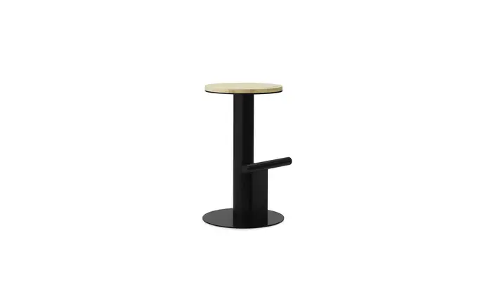 Normann Copenhagen Pole barkruk 65cm pine/black Normann Copenhagen Pole barkruk 65cm pine/black