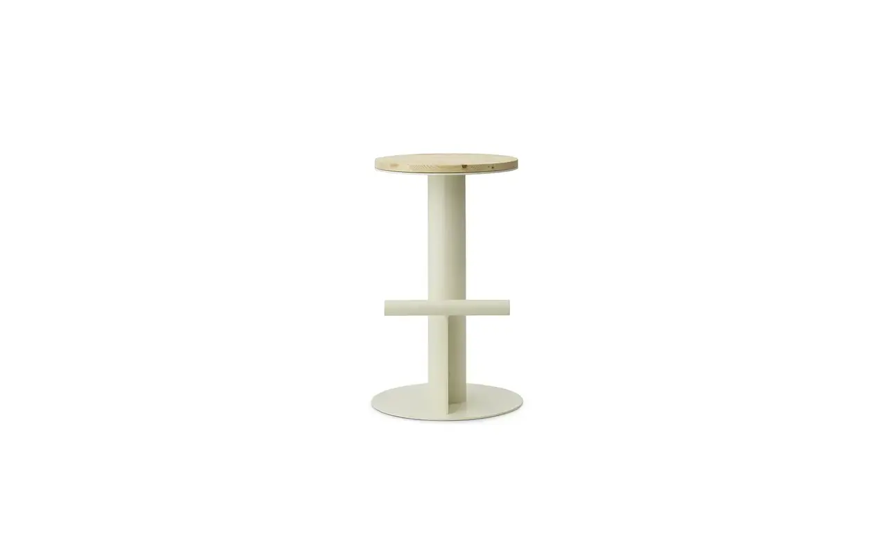 Normann Copenhagen Sgabello da bar in legno di pino/sabbia, 65 cm Normann Copenhagen Sgabello da bar in legno di pino/sabbia, 65 cm