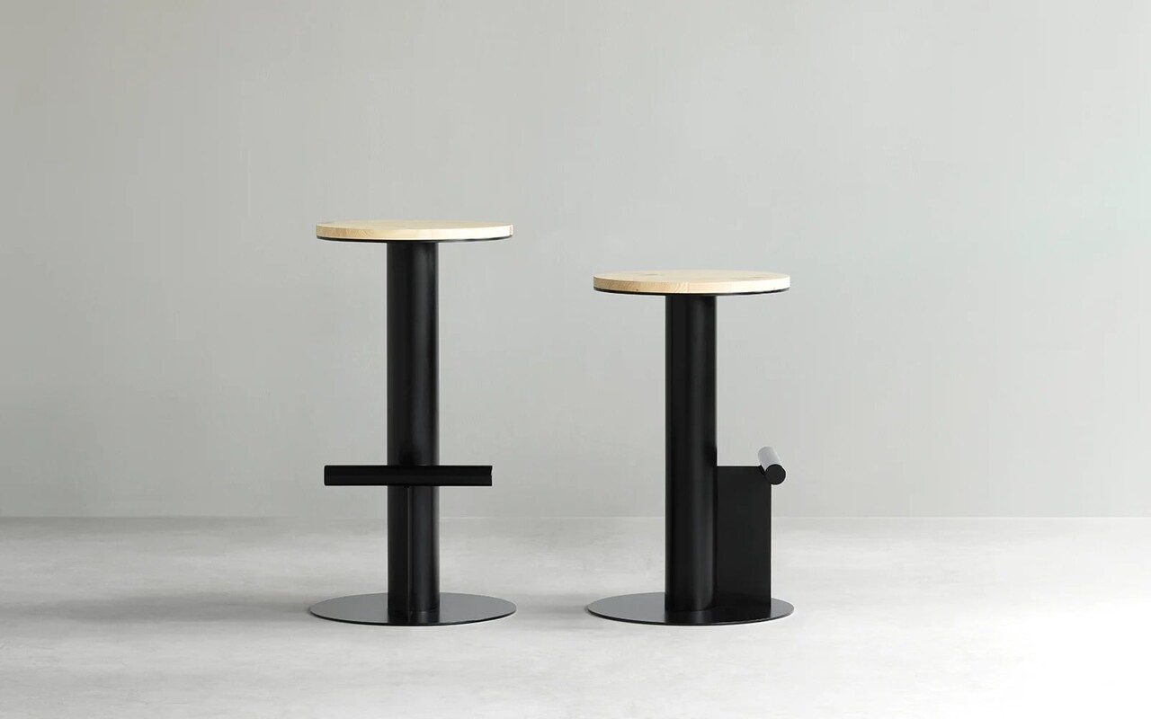 Normann Copenhagen Taburete de bar de 75 cm, pino/negro Normann Copenhagen Taburete de bar de 75 cm, pino/negro