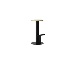 Normann Copenhagen Pole barkruk 75cm pine/black Normann Copenhagen Pole barkruk 75cm pine/black