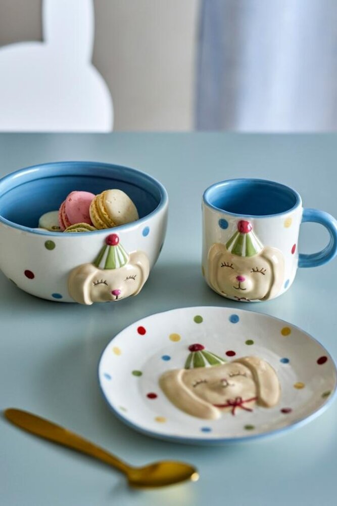 Bloomingville Mini Service de table bleu comprenant une assiette, une tasse et un petit bol. Bloomingville Mini Service de table bleu comprenant une assiette, une tasse et un petit bol.