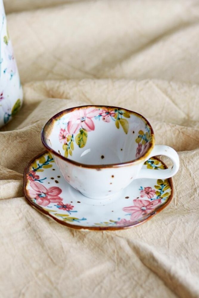 Bloomingville Ensemble de 4 tasses et soucoupes roses Savina Bloomingville Ensemble de 4 tasses et soucoupes roses Savina