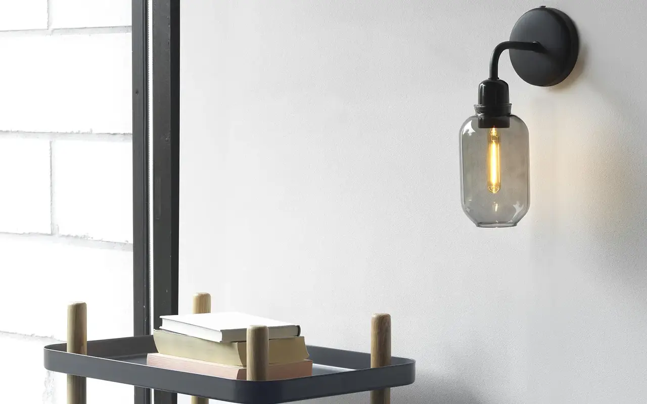 Normann Copenhagen Applique murale Amp fumée/noire