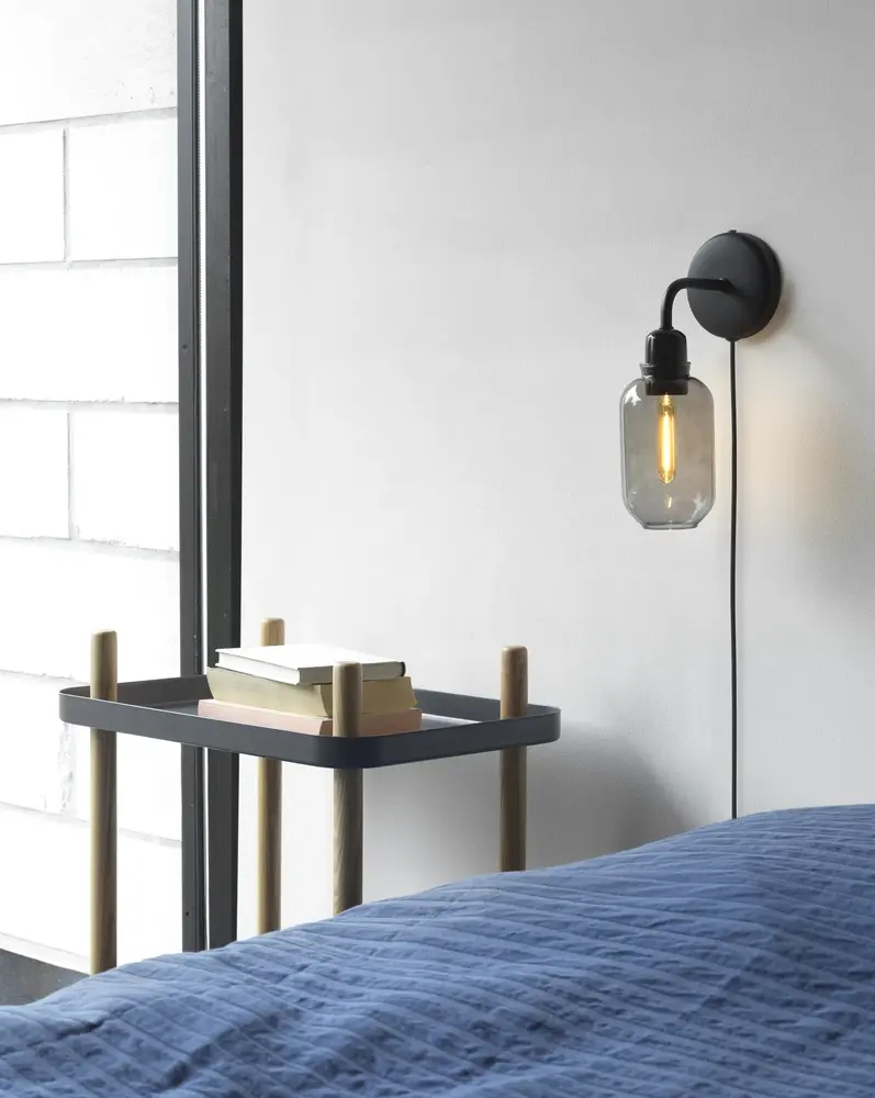 Normann Copenhagen Amp vegglampe røykfarget/svart