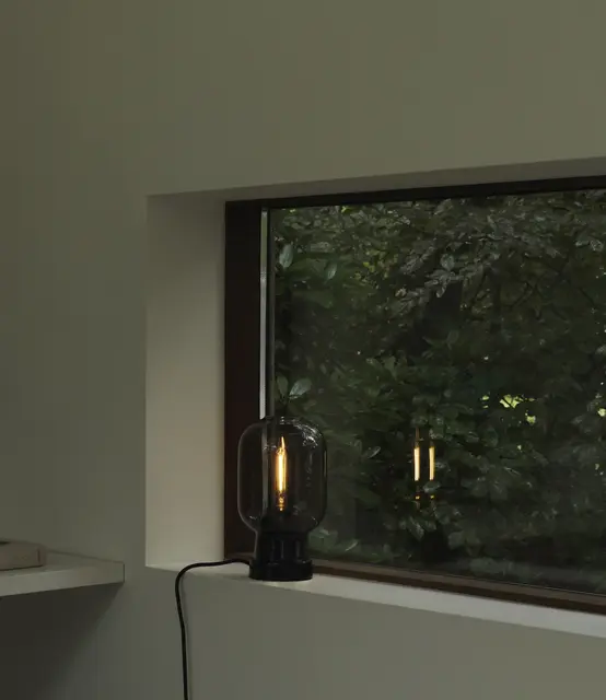 Normann Copenhagen Amp tafellamp smoke/black
