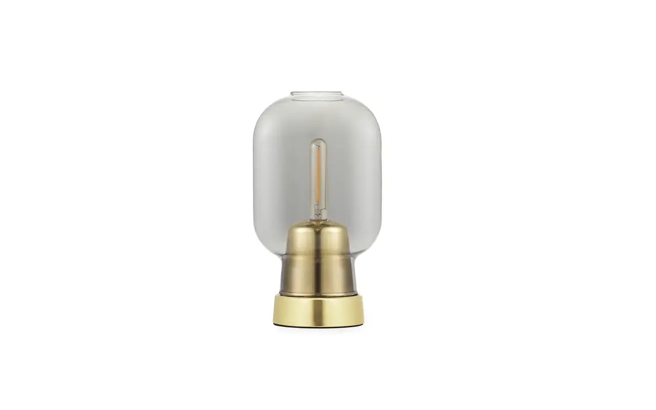 Normann Copenhagen Lampada da tavolo Amp color fumo/ottone