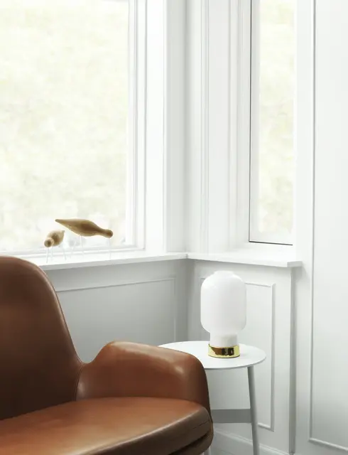 Normann Copenhagen Lampe de table Amp blanche/laiton