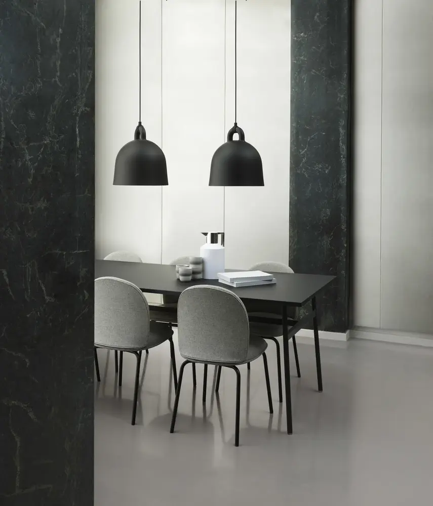 Normann Copenhagen Bell Pendelleuchte, mittelgroß, schwarz