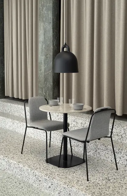 Normann Copenhagen Bell pendellampe mellem sort