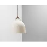 Normann Copenhagen Lámpara colgante de campana, color arena mediano.