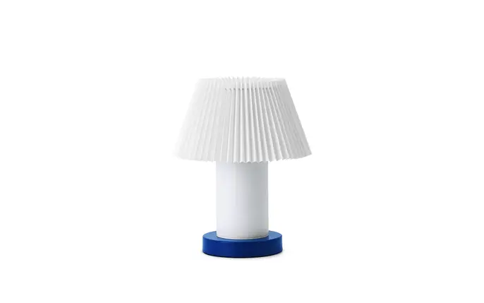 Normann Copenhagen Cellu Tischleuchte hellblau Normann Copenhagen Cellu Tischleuchte hellblau