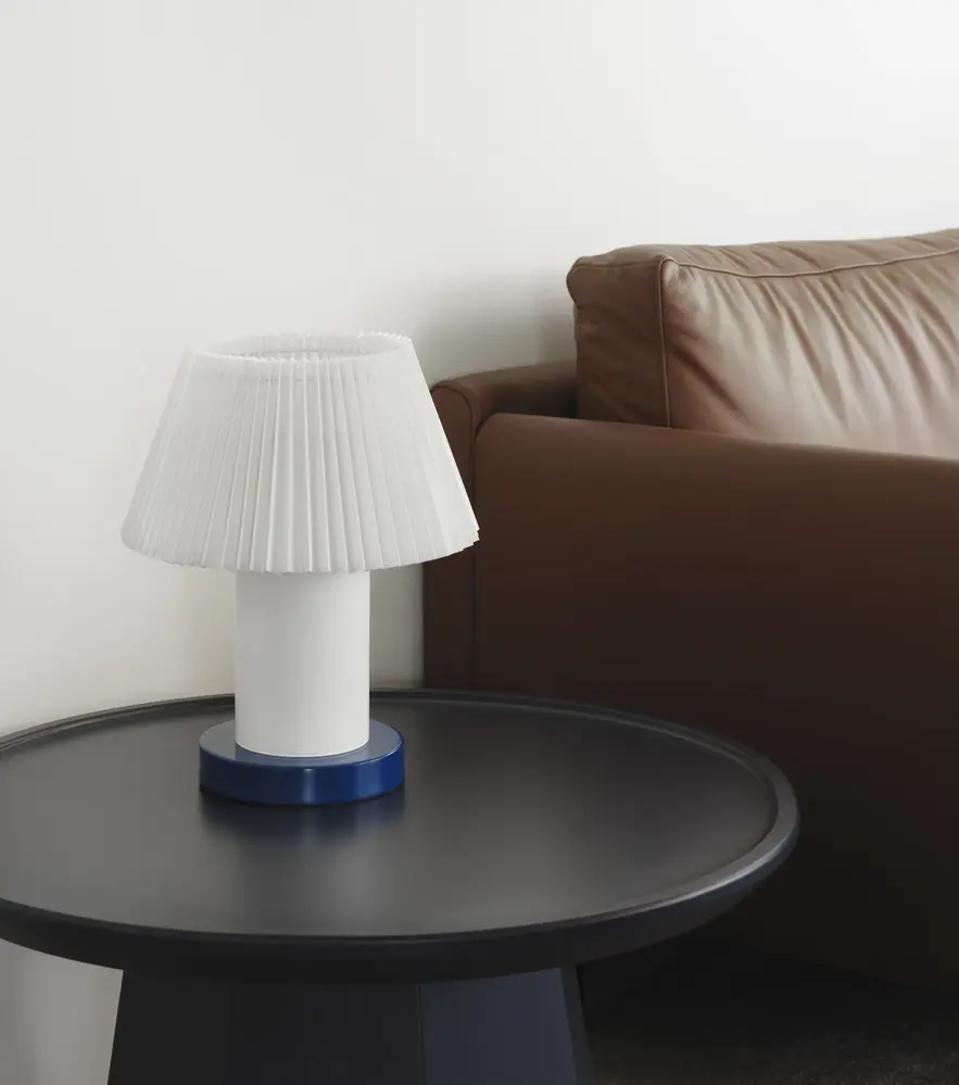 Normann Copenhagen Cellu Tischleuchte hellblau Normann Copenhagen Cellu Tischleuchte hellblau