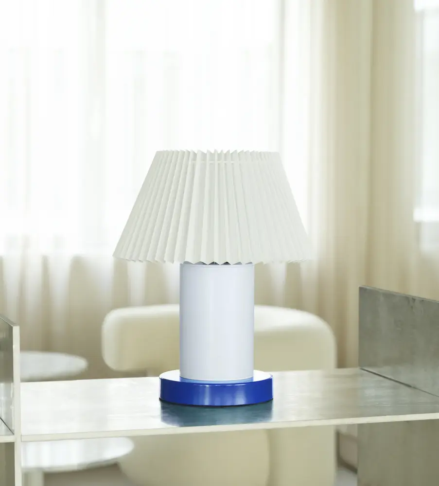 Normann Copenhagen Cellu bordlampe lys blå Normann Copenhagen Cellu bordlampe lys blå