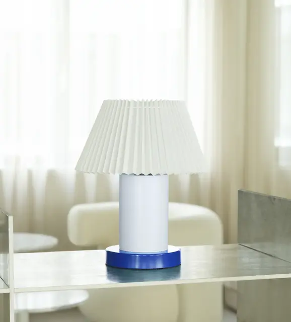 Normann Copenhagen Cellu Tischleuchte hellblau Normann Copenhagen Cellu Tischleuchte hellblau