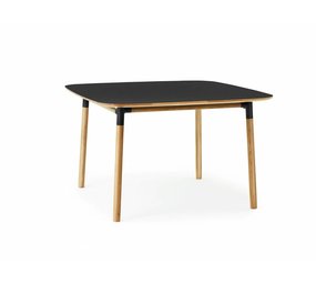 Normann Copenhagen Forma negro mesa de roble