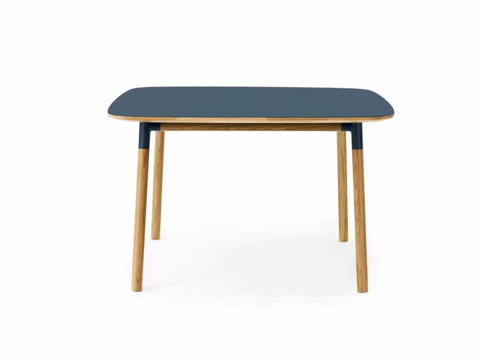 Normann Copenhagen Formtisch Eiche blau