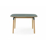 Normann Copenhagen Forma verde mesa de roble