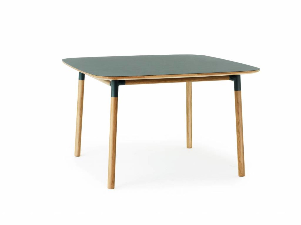 Normann Copenhagen Form tafel eiken groen