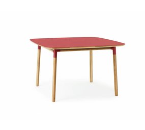 Normann Copenhagen Form tafel eiken rood Normann Copenhagen Form tafel eiken rood