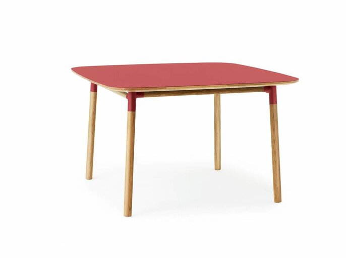 Normann Copenhagen Form tafel eiken rood