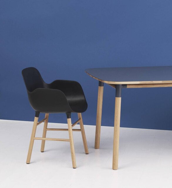 Normann Copenhagen Form Armchair stoel eiken blauw